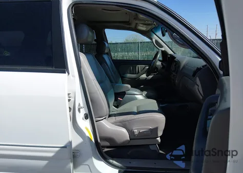 2003 Toyota Sequoia Limited V8 z USA, uszkodzony, nr VIN 5TDBT48A53S173261